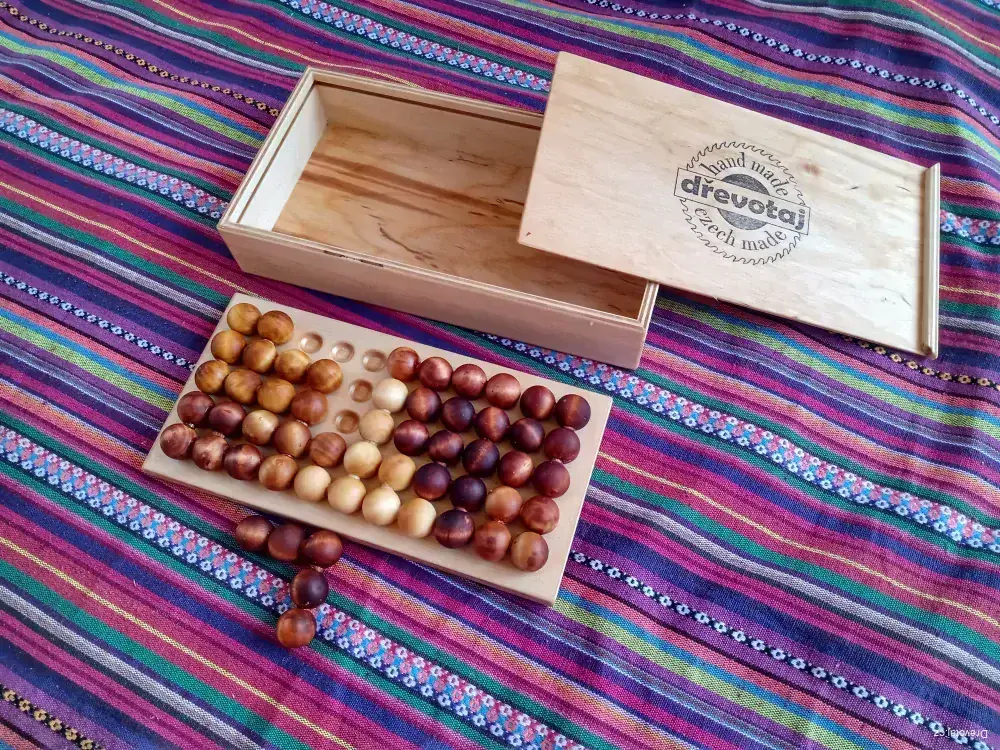 IQ kuličkový hlavolam